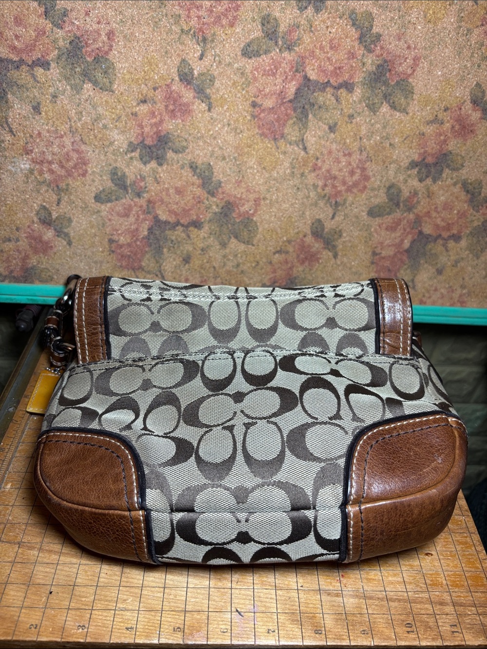 Coach Khaki Signature Canvas Shoulder Bag with Brown Leather 10983 - Picture 6 of 17